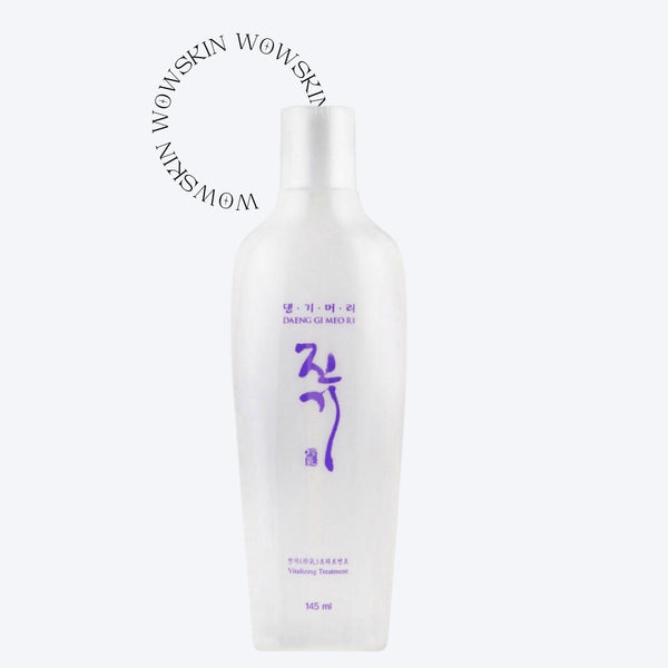 Tratamentul vitalizant Daeng Gi Meo Ri de 145 ml: Transformati-va rutina de ingrijire a parului cu acest tratament nutritiv coreean. Infuzat cu ingrediente botanice, acest tratament ajută la repararea părului deteriorat, redându-i vitalitatea și strălucirea. Formatul generos de 145 ml asigură că veți avea suficient produs pentru utilizări multiple, făcându-l o adiție de durată în rutina dvs. de îngrijire. Potrivit pentru toate tipurile de păr,